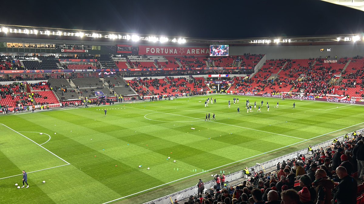 garmacnamee's tweet photo. About 3000 Irish at least in the home end 
#COYBIG https://t.co/OsNXywyWv5