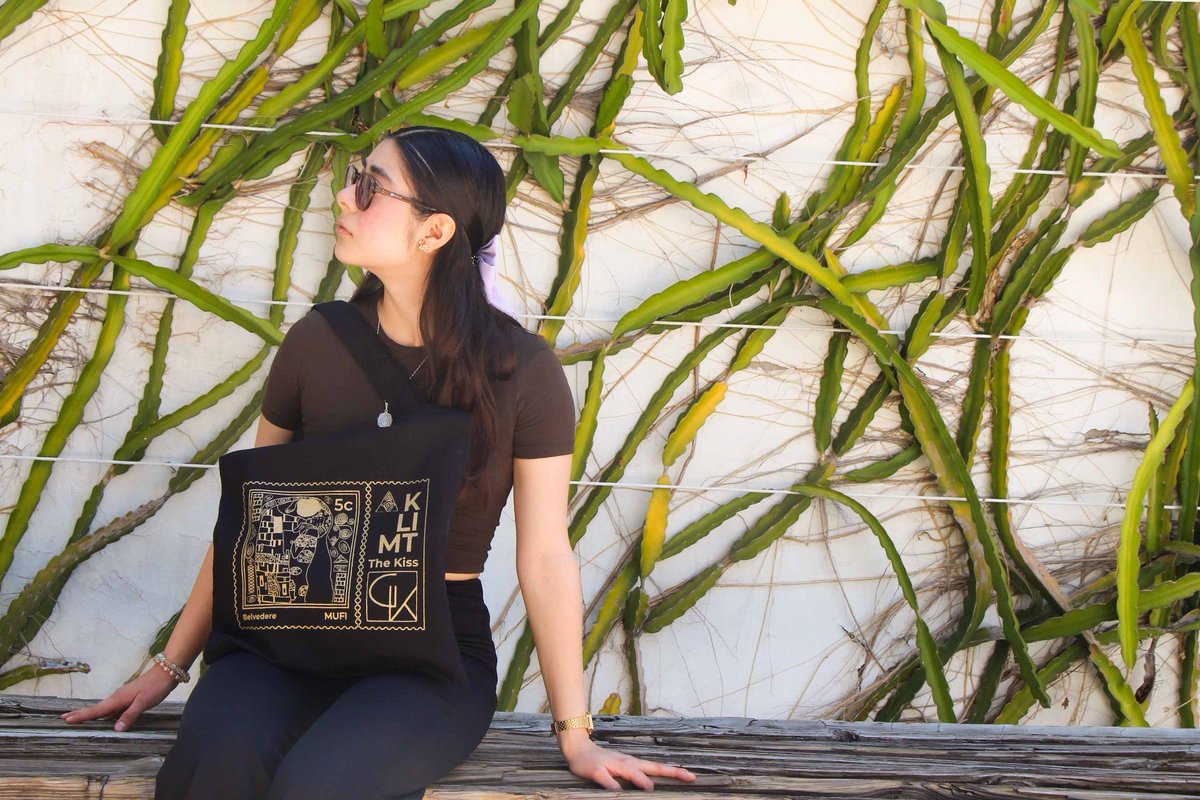 MUFI_oax's tweet image. ¡Ya tenemos morrales disponibles de Magritte y Klimt! Dos diseños que celebran el concepto del amor en el arte. Si no sabías qué regalar en estos días esta es una opción ideal y original. Disponibles en nuestra Miscelánea Filatélica. 😉
#Klimt #Magritte #ToteBag #Morral