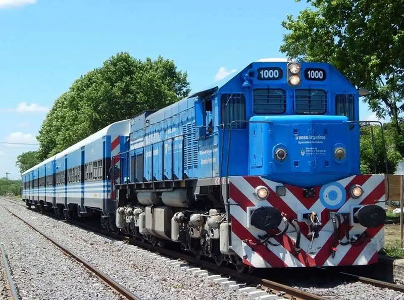jotaleonetti's tweet image. #TrenSarmiento restablece el servicio en el ramal de #Moreno a #Mercedes, que se interrumpió por el incendio en el depósito de pinturas en Francisco Álvarez.
Tiene apenas 4 frecuencias diarias.