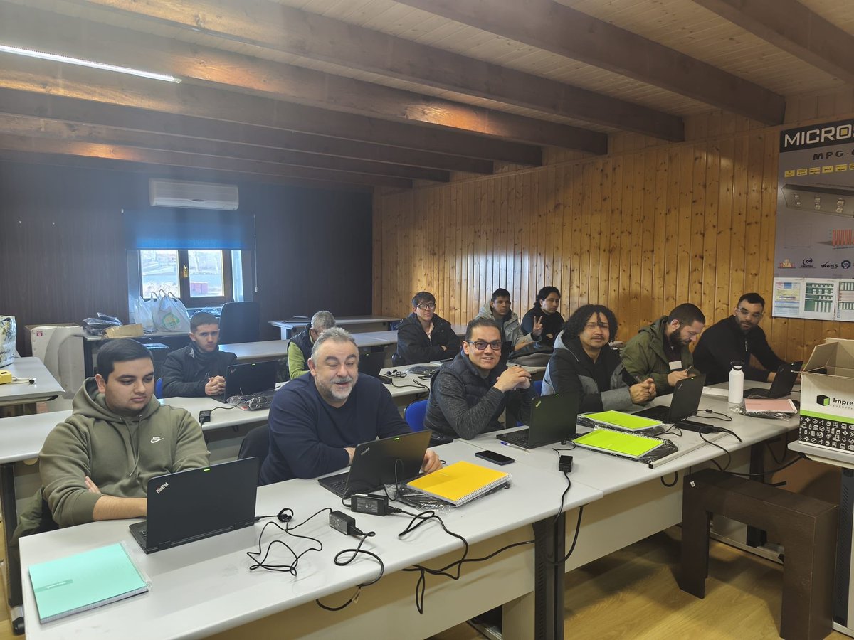 Cylcae_org's tweet photo. Se inicia el curso promovido por CYLCAE sobre montaje y mantenimiento de instalaciones eléctricas de baja tension https://t.co/3xfxXVenUX