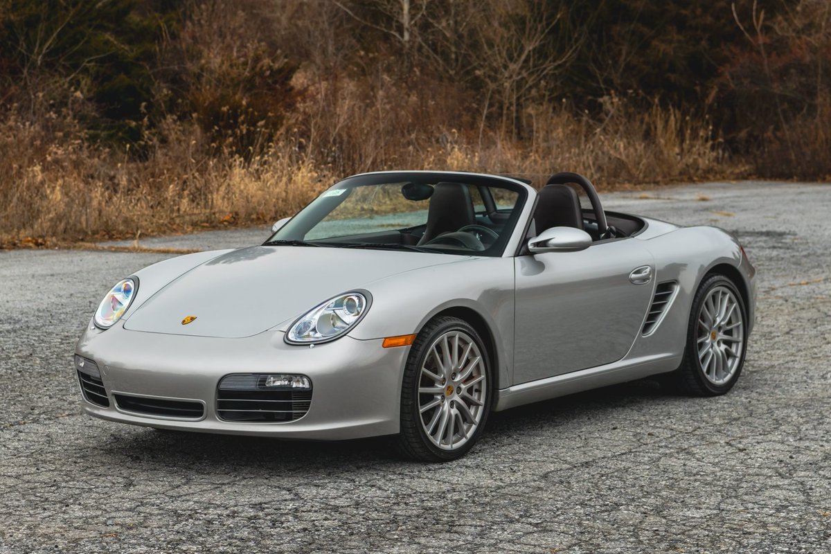 Bringatrailer's tweet image. Sold: 18k-Mile 2006 Porsche Boxster S 6-Speed for $24,172. bringatrailer.com/listing/2006-p…
