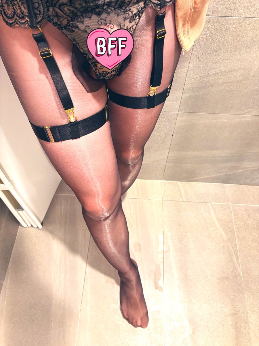 Jess (legs,legs) tweet media