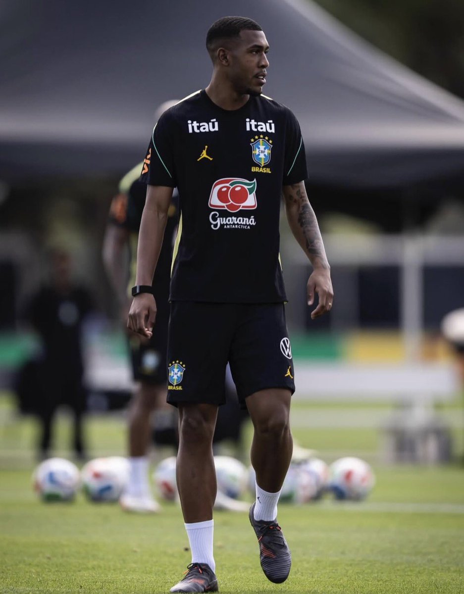 sabrinnavv's tweet photo. me sinto uma mãe orgulhosa toda vez que vejo algo dele na seleção https://t.co/GbOeLdnkL6