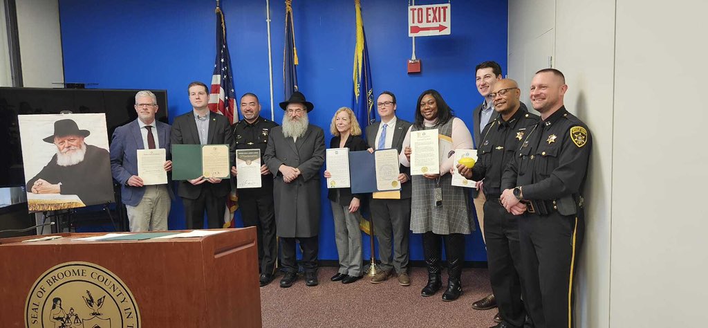 Lea Webb tweet media