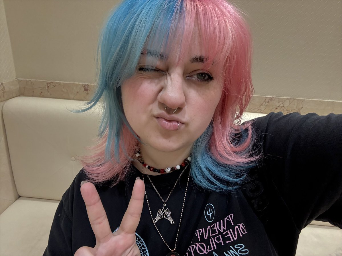 kal🫧🪽| SHAKY KNEES tweet media