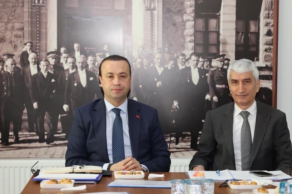 VolkanDemir_PhD's tweet photo. İstanbul’un 39 ilçesine eşit hizmet sunmak için çıktığımız yolda ilçe belediyelerimizle iş birliği halinde çalışmaya devam ediyoruz.

Bugün Avcılar Belediye Başkan Vekilimiz Sayın Yüksel Can ile ilçemizde devam eden ortak hizmet ve yatırımları görüşmek için bir aradaydık.

Ev sahipliği için Sayın Yüksel Can’a teşekkür ediyor, çalışmalarında başarılar diliyorum.