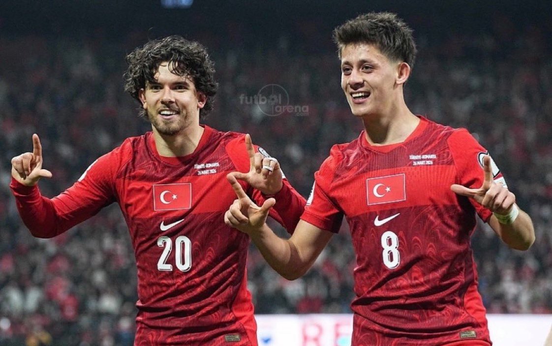 nes 🇪🇸 #freemhy tweet media