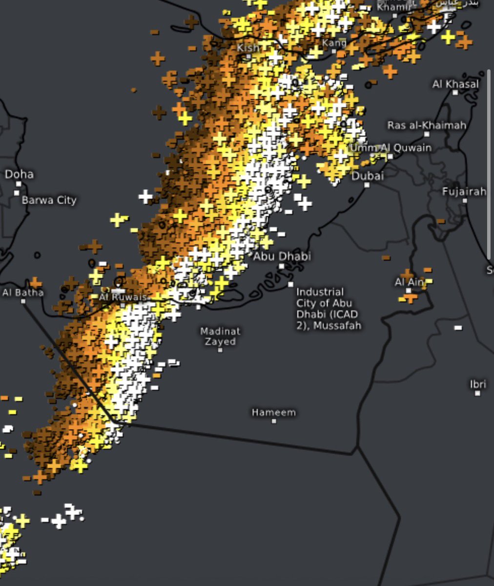 StormChaserLiam's tweet image. Severe #thunderstorms approaching #Dubai and #AbuDhabi now, nasty conditions coming up in the next few hours, lightning stretches the whole length of the UAE. ⛈️