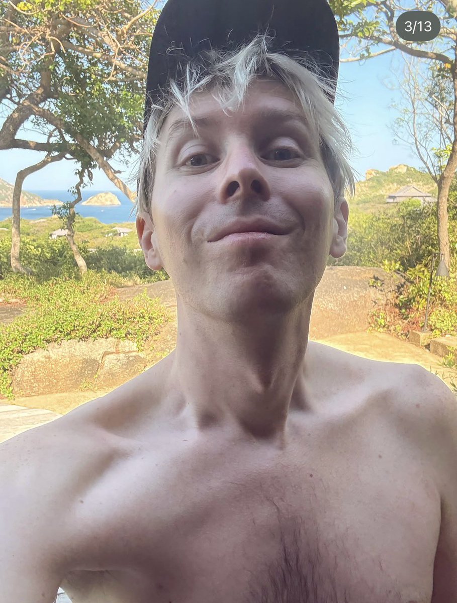 amazingphil akgae tweet media