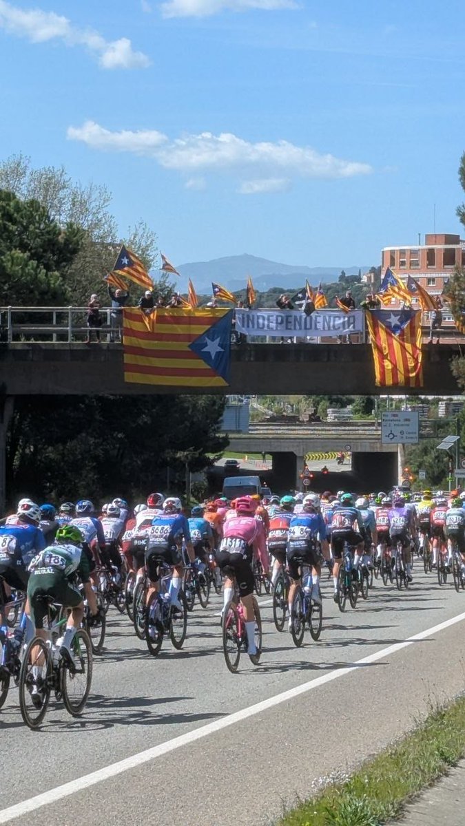 ANC_Vic's tweet photo. Etapa 4 de la Volta a Catalunya 2026.
Mataró - (Vallter) Camprodon
🚴‍♂️🚴‍♂️🚴‍♂️🚴‍♂️🚴‍♂️🚴‍♂️🚴‍♂️🚴‍♂️🚴‍♂️
#VoltaCatalunya105

El clam per la #independència és ben present arreu del país.

#SomANC💪🏽 https://t.co/7Hj7cUIJ40