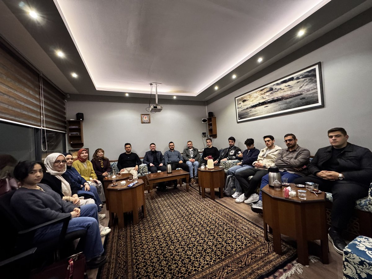 Bugün gerçekleştirdiğimiz Genç MMG Yönetim Kurulu Toplantısı’nda, dönem hedeflerimizi, projelerimizi ve faaliyet planlarımızı istişare ettik.
Genç mühendis ve mimarların gelişimine katkı sağlayacak çalışmalarımızı kararlılıkla sürdürmeye devam ediyoruz.