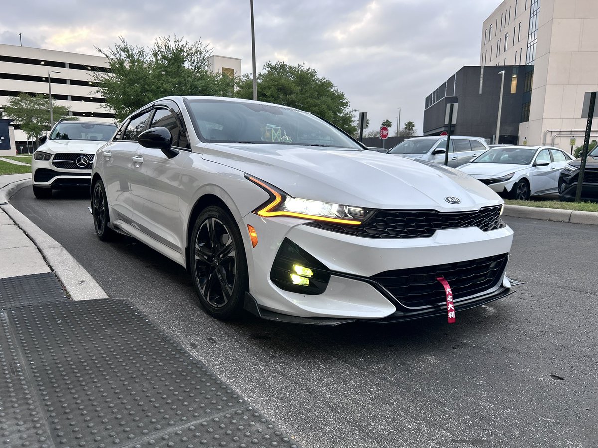 Willy Flee tweet media