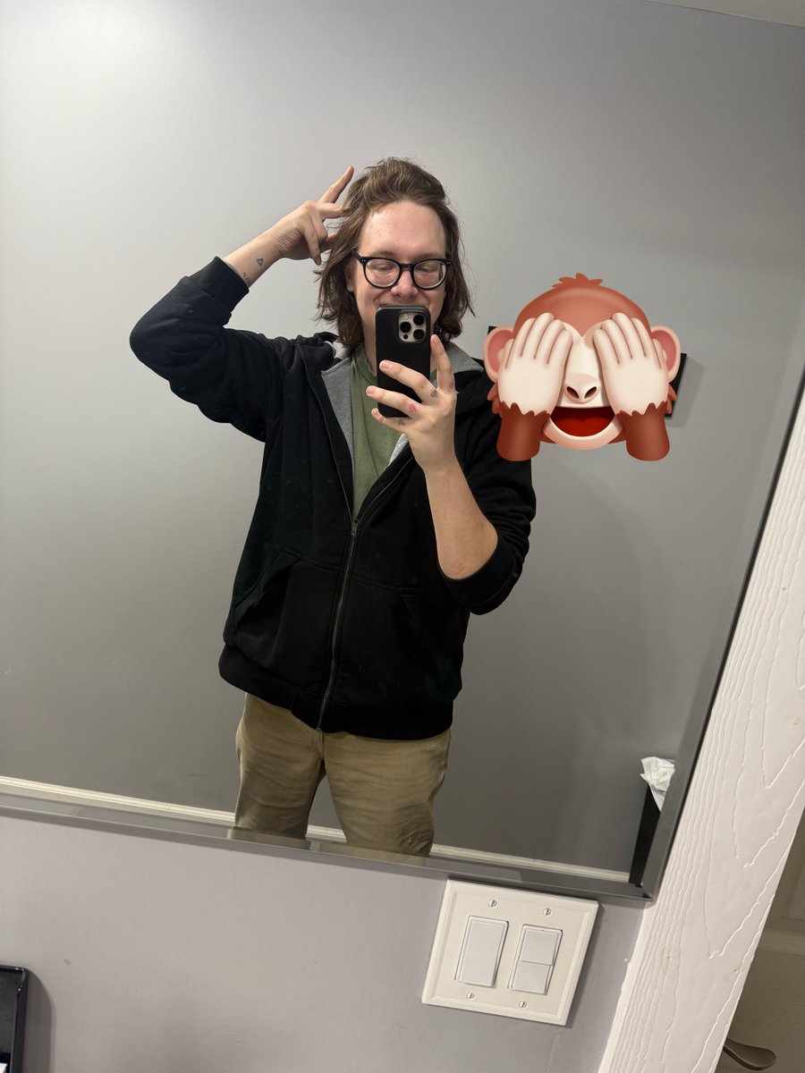 weaselsquelcher's tweet photo. obligatory bathroom selfie on the public selfie account https://t.co/glqhFU1Ho7