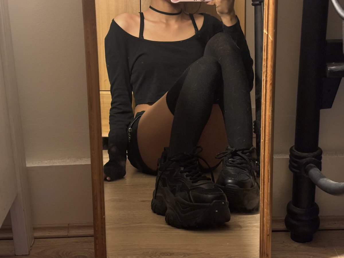 valerie ₊˚⊹ 𐂯 tweet media