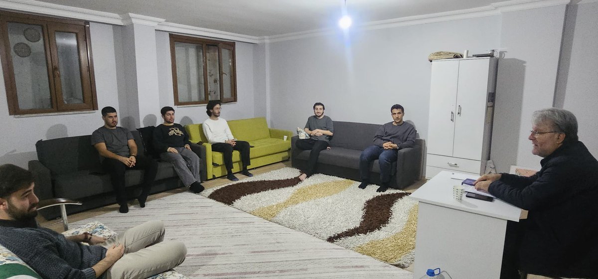 agdimu's tweet photo. Haftalık sohbetimizi Orhan Güzeloğlu hocamız hatipliğinde gerçekleştirdik.
#milligorusmedeniyettir #agd #4fakulte #milligorus https://t.co/2jL2Kd9uRW