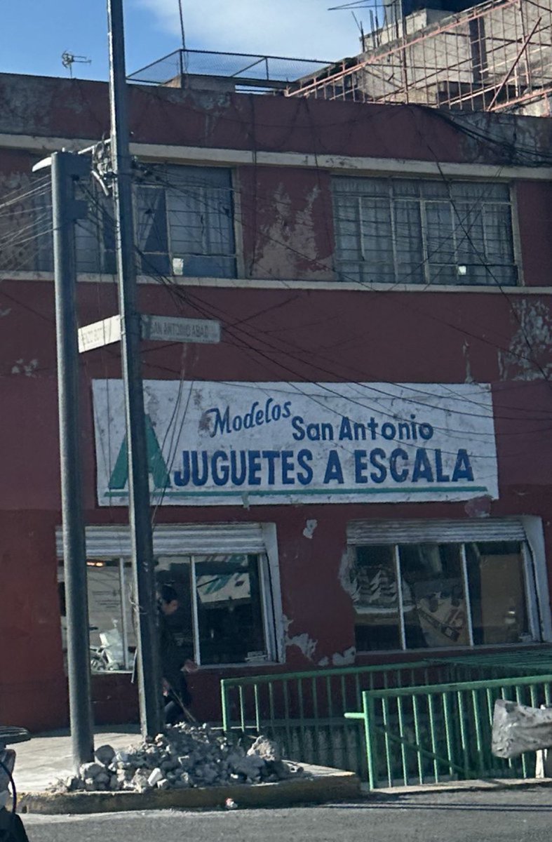 #ExploracionUrbana Los sobrevivientes Juguetes a Escala “San Antonio” en Lorenzo Boturini No. 184-D esquina Calzada de Tlalpan, Colonia Obrera #CDMX 🇲🇽🕷️