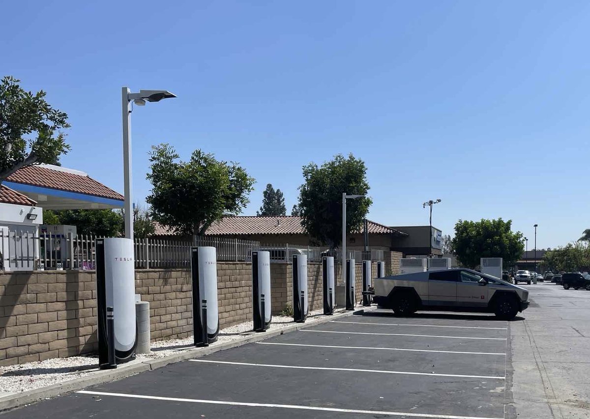 Tesla Charging tweet media
