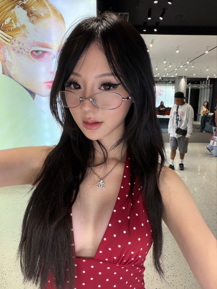 jenevieve tweet media