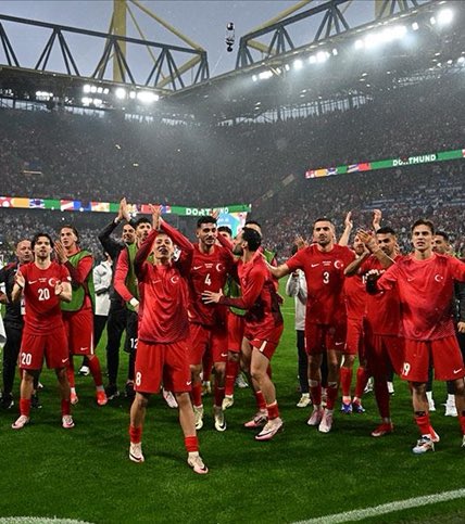 Ve maçı kazandık.👏👏👏
🇹🇷Türkiye 1-0 Romanya🇷🇴

#BizimÇocuklar🇹🇷 | #TURROU | #FIFAWorldCup
