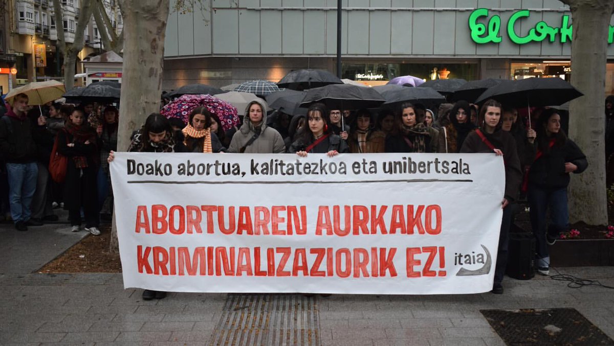 Gaur abortu eskubidearen alde mobilizatu gara Gasteizen. Ez dugu onartuko emakumeon eskubideen aurkako erasorik ezta kriminalizaziorik ere.

ABORTU ESKUBIDEA DEFENDATU!
EMAKUMEON AURKAKO KRIMINALIZAZIORIK EZ!