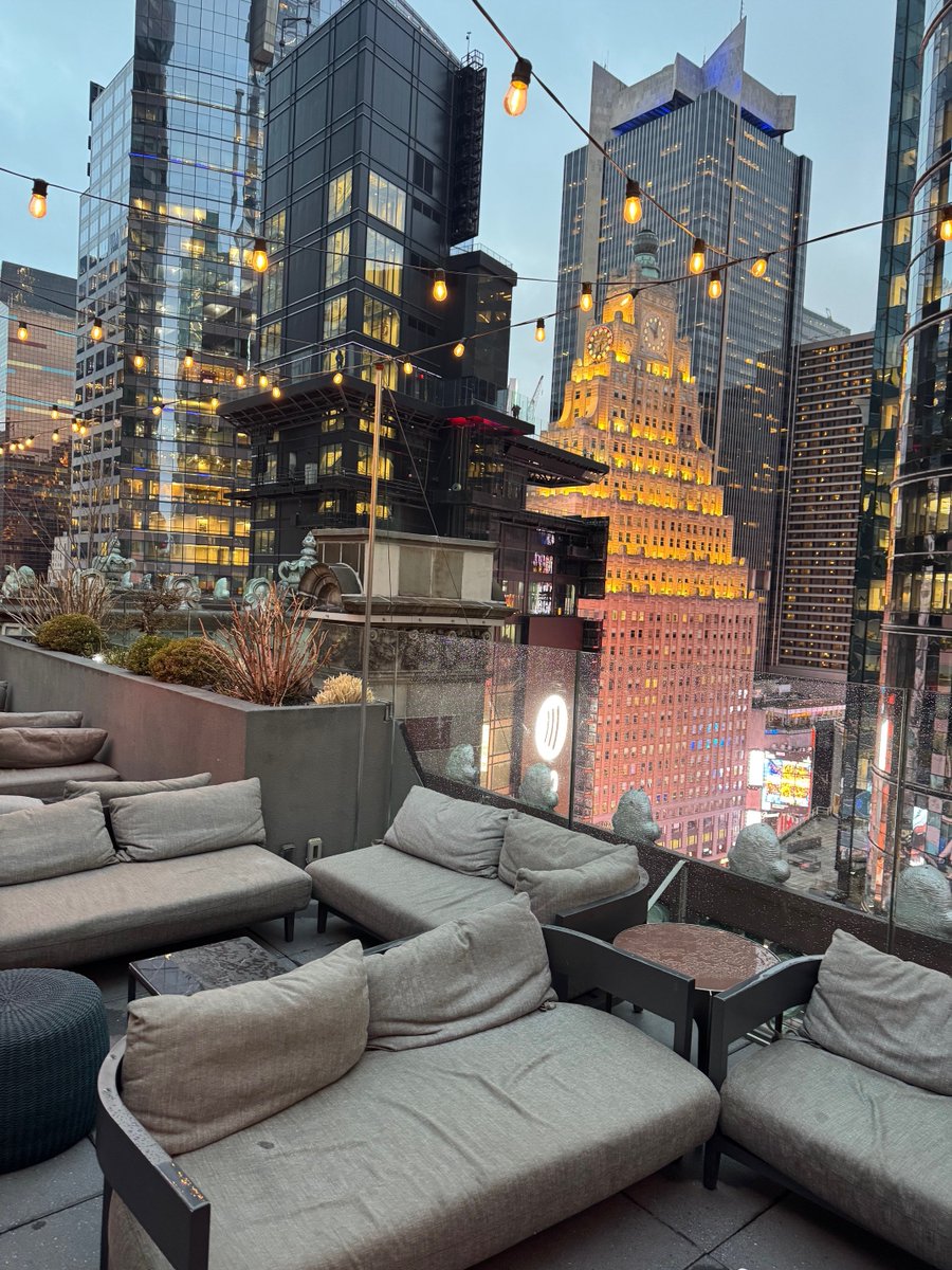 DataVerge's tweet photo. That’s a wrap on @DCD_ES #DCDConnect New York! Thanks to everyone who connected with us and joined @nomadfuturist's Mana Hui Leaders Connect, an evening high above Times Square! https://t.co/ciNfYYLBhr