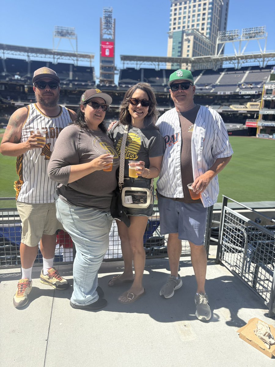 mexicoted's tweet photo. Let’s go Padres!
#forthefaithful https://t.co/2w4usFvALL