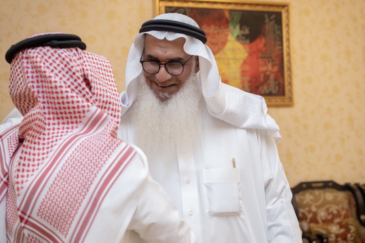 alismail_family's tweet photo. | حفل معايدة عيد الفطر المبارك ١٤٤٧هـ | 

في كل عيد نلتقي لنكتب فصلاً جديدًا من المحبة، وتحتضننا لحظات القرب، فيغدو اجتماع الأسرة في عيد الفطر المبارك لوحةً مضيئةً بالتواصل، تنبض دفئًا وتفيض تراحمًا https://t.co/IeGHglAkaM