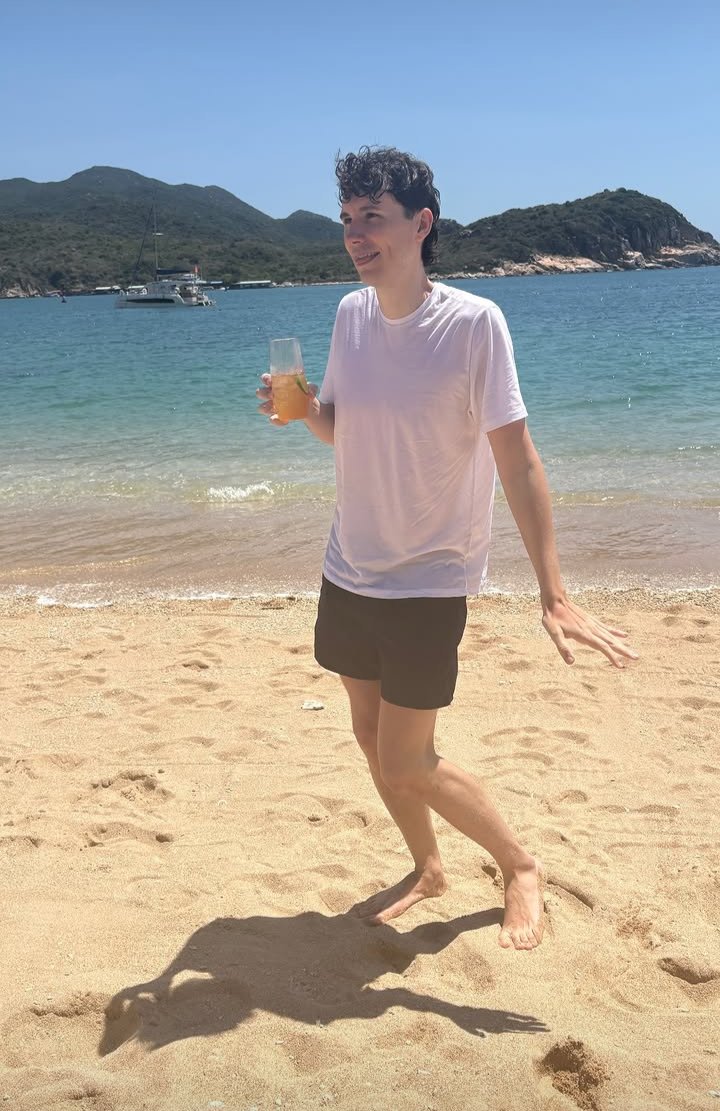 Basil 🦷 milk clone tweet media