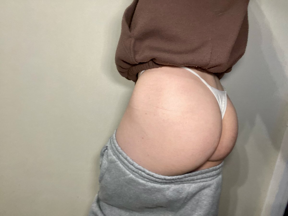 o2vxm's tweet photo. u choose face or ass?💋
#femboy #mlm #gay #twink #bitch https://t.co/uWa3j9DgWw