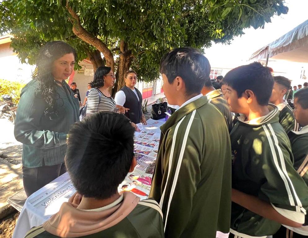 Secretaría de la Mujer Guerrero tweet media