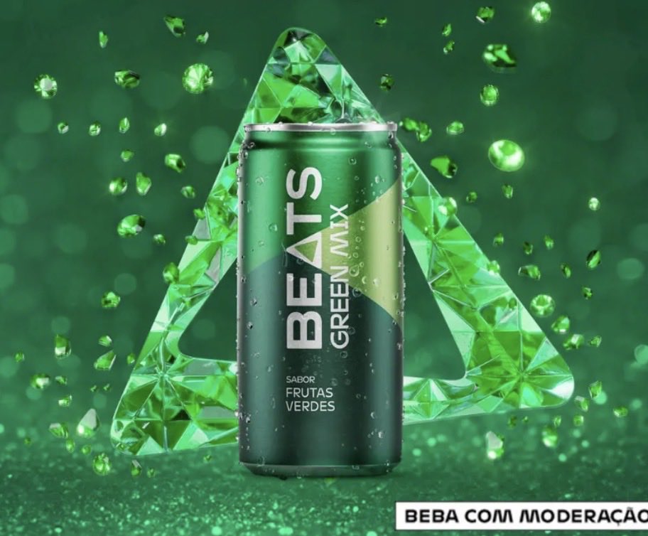 PortalShakira's tweet image. 🎶🥂Pelo segundo ano consecutivo, a @BeatsOficial , marca de drinques prontos da Ambev, será o drink oficial do “Todo Mundo no Rio”. O novo sabor Beats Green Mix será o destaque da marca! 🍻✨

#Shakira #TodoMundonoRio #Beats #BeatsGreenMix  #SantanderConLaReina