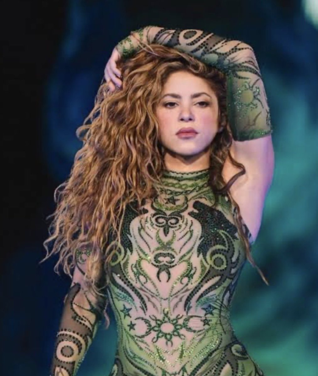 PortalShakira's tweet image. 🎶🥂Pelo segundo ano consecutivo, a @BeatsOficial , marca de drinques prontos da Ambev, será o drink oficial do “Todo Mundo no Rio”. O novo sabor Beats Green Mix será o destaque da marca! 🍻✨

#Shakira #TodoMundonoRio #Beats #BeatsGreenMix  #SantanderConLaReina