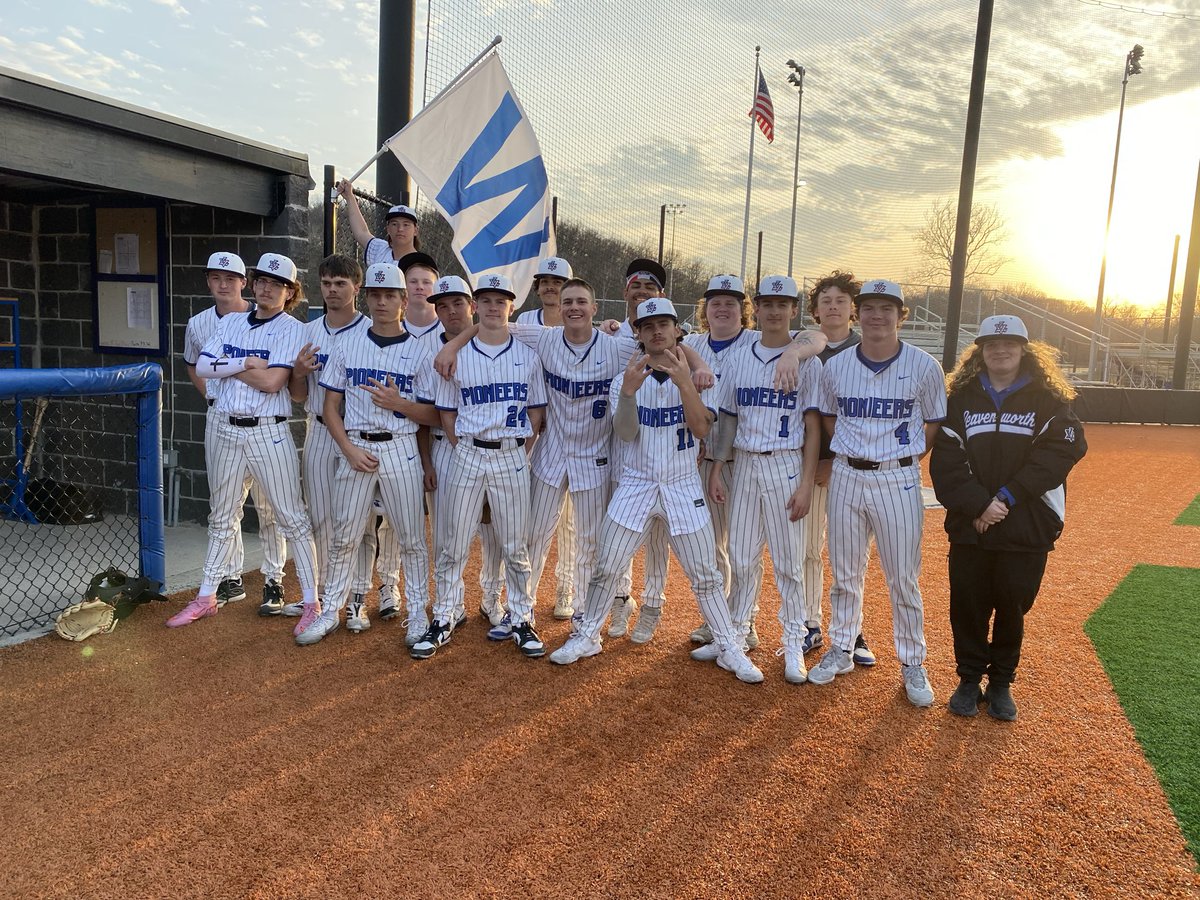 LeavenworthBas1's tweet image. Late posting this as the season starts to get going. Tuesday night the Pioneers swept Washington in the home opener doubleheader! Big days at the plate for a lot of guys, and 2 dominant performances on the mound. #SWWN