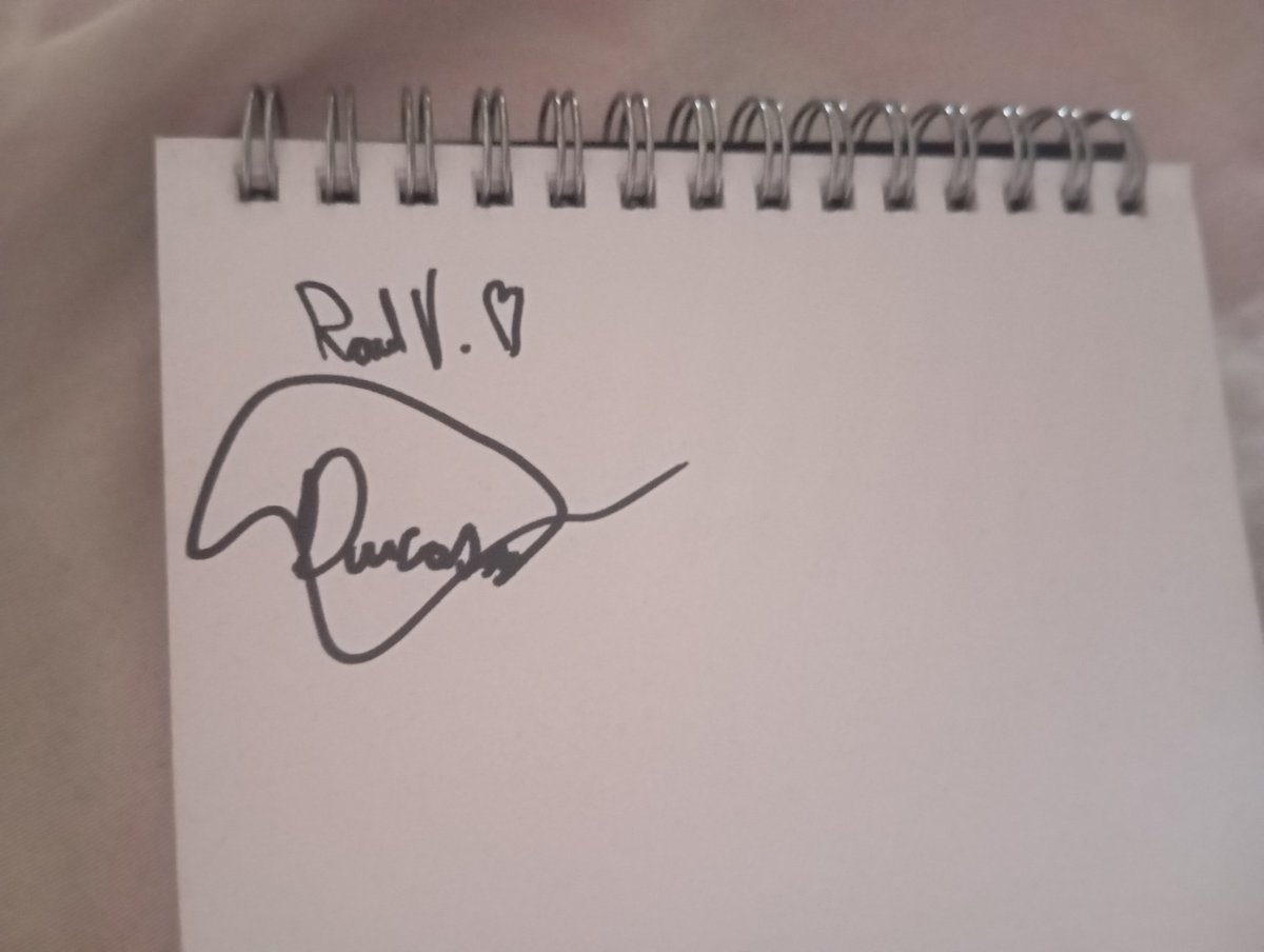 Quanto dariam em um álbum do nmixx com autógrafo dos newcrias dentro