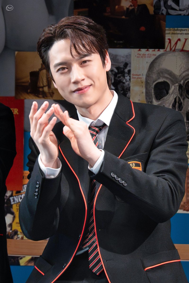 𝐅𝐚𝐥𝐥 tweet media