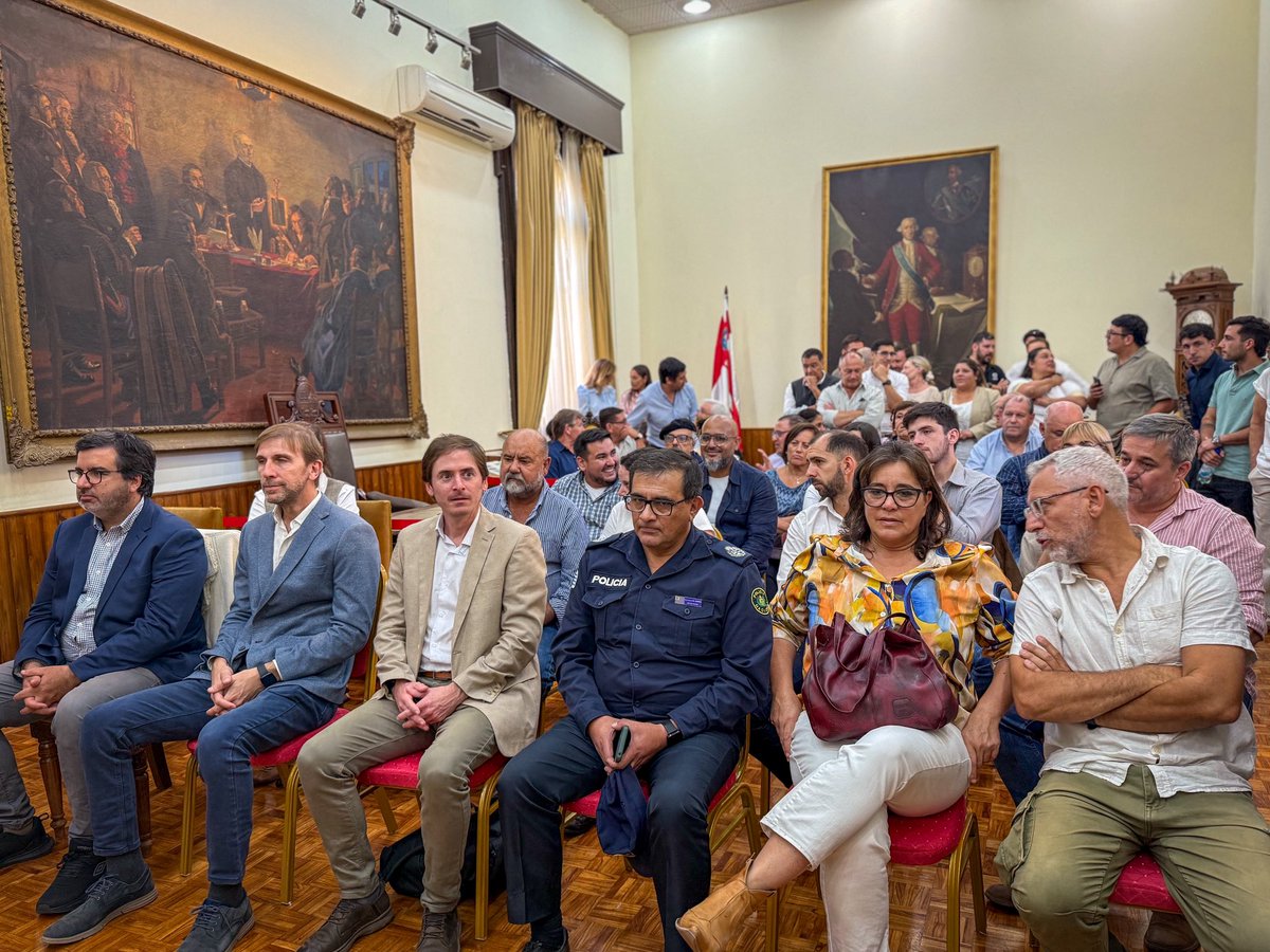 FloridaIDF's tweet photo. En ceremonia encabezada por el Intendente, @PajaroEnciso y la Rectora, Valeria Larnaudie, se firmó convenio marco con la UTEC, que permitirá incorporar carreras terciarias y cursos de formación continua en el departamento de Florida. https://t.co/6ucHa49s2H