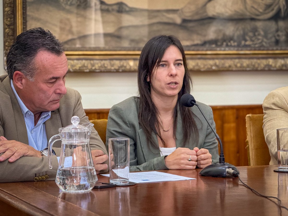 En ceremonia encabezada por el Intendente, <a href="/PajaroEnciso/">Carlos Enciso Christiansen</a> y la Rectora, Valeria Larnaudie, se firmó convenio marco con la UTEC, que permitirá incorporar carreras terciarias y cursos de formación continua en el departamento de Florida.