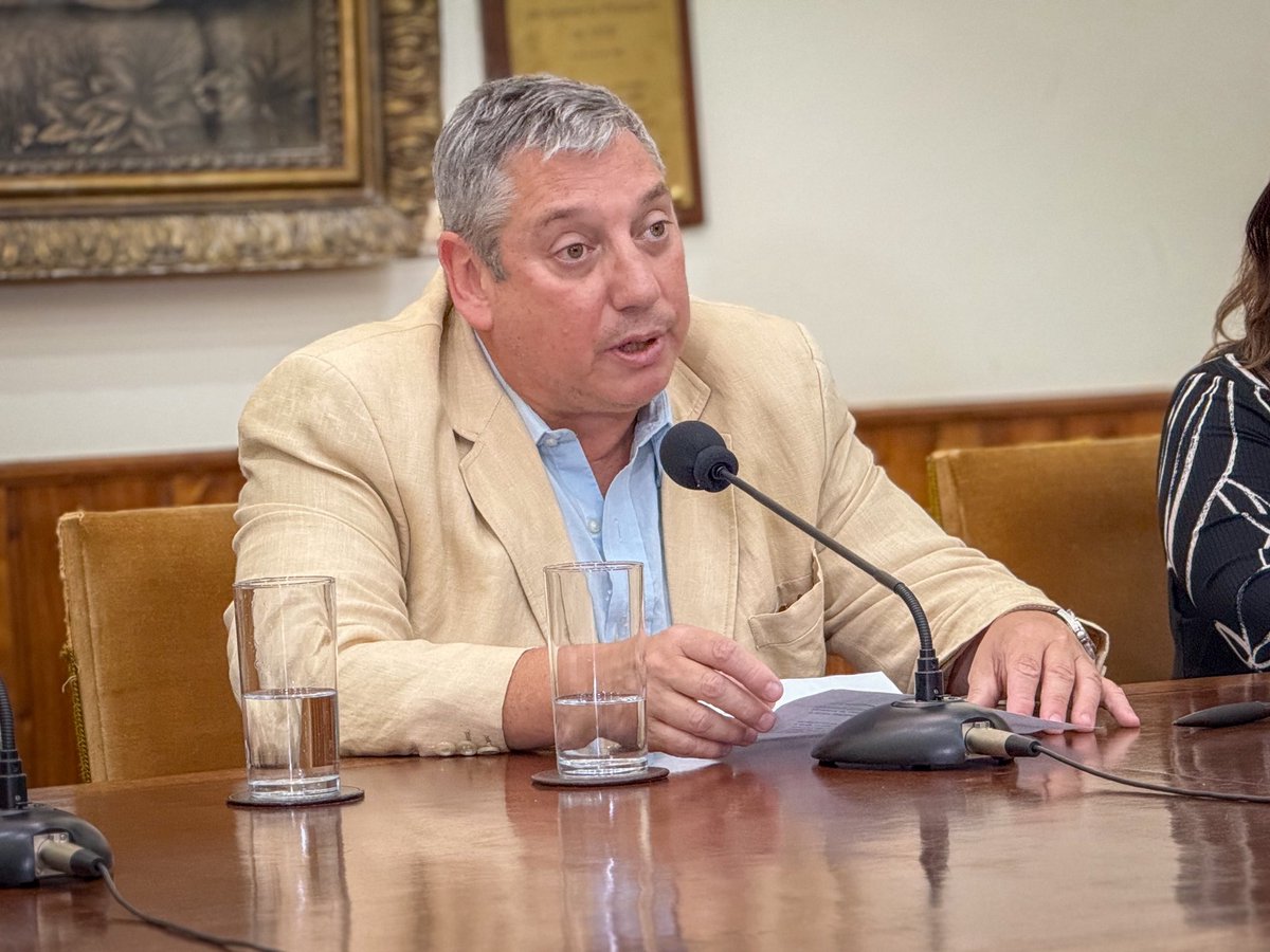 FloridaIDF's tweet photo. En ceremonia encabezada por el Intendente, @PajaroEnciso y la Rectora, Valeria Larnaudie, se firmó convenio marco con la UTEC, que permitirá incorporar carreras terciarias y cursos de formación continua en el departamento de Florida. https://t.co/6ucHa49s2H