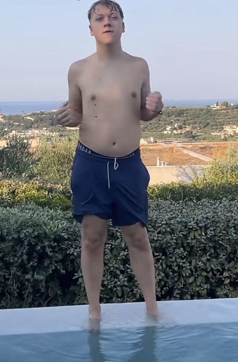 Maxikingfn tweet media