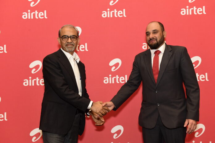 TheUn11queOne's tweet photo. . @AIRTEL_KE just hit a major milestone in Kenya 🚀

They tested SpaceX Starlink Direct-to-Mobile, letting regular 4G phones connect straight to satellites in dead zones.

Users chatted on WhatsApp, used maps &amp; even sent Airtel Money, no towers needed. https://t.co/PFirEizCqj