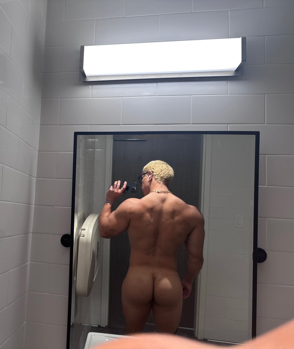 apdnvr's tweet photo. @Zander_fly Need 😈🙈 https://t.co/9uZmu7Yn1L