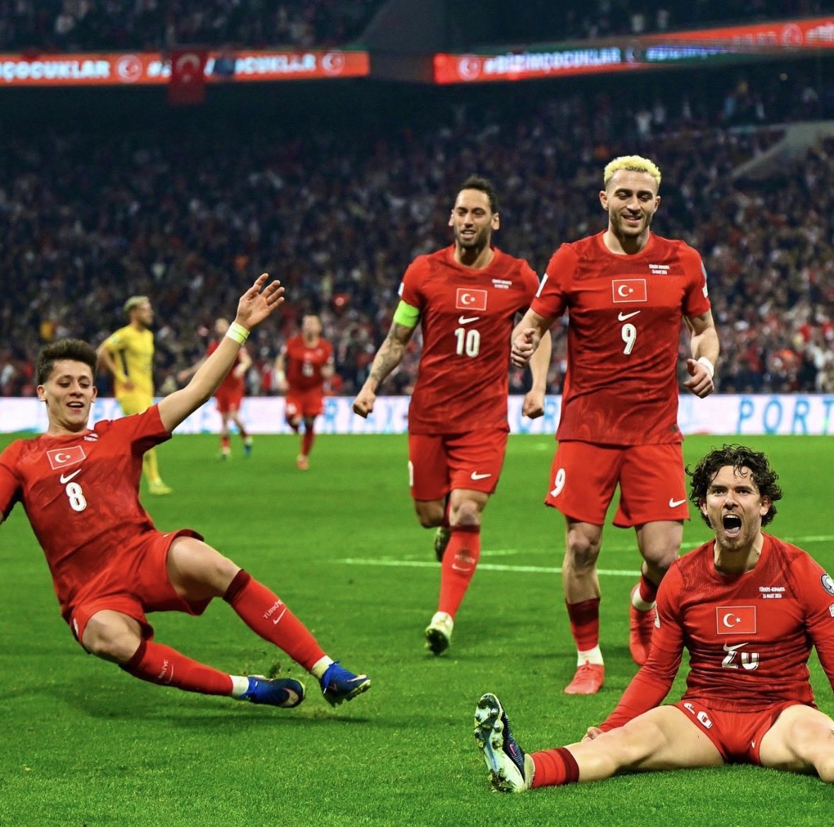 A Milli Futbol Takımımız, 2026 FIFA Dünya Kupası Avrupa Elemeleri play-off turu yarı final maçında Romanya'yı yenerek finale yükseldi.

Tebrikler #Bizimçocuklar 🇹🇷