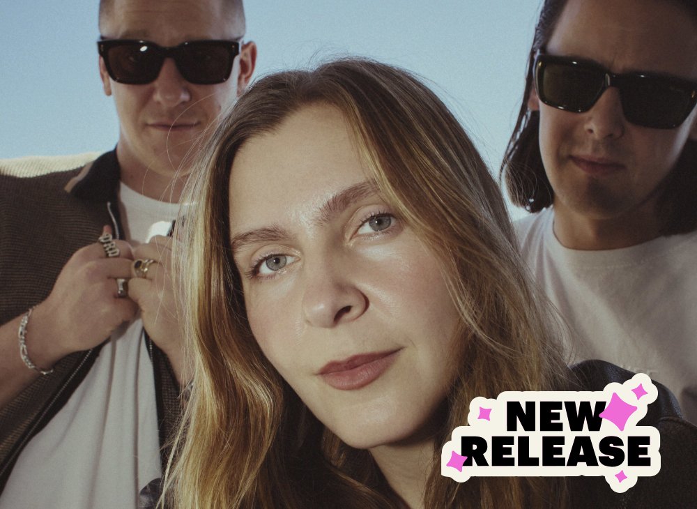 officialcharts's tweet image. The first taste of fifth studio project from #Jungle lands tomorrow - Carry On ⚡ Head here for a full rundown of this week's new releases: officialcharts.com/chart-news/new…