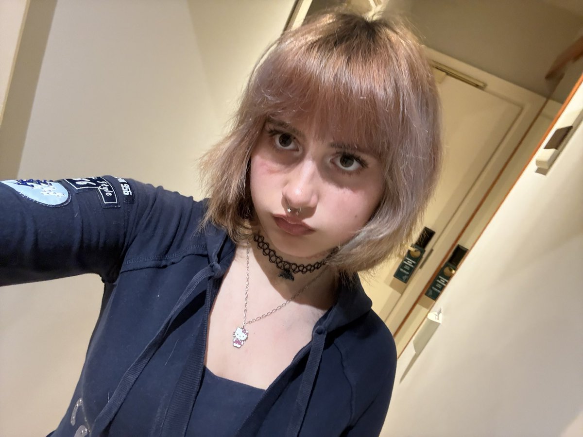 nocalweed's tweet image. My fit would be way cuter if i actually fucking stuck to my plan to starve and i was skinnier. #fml