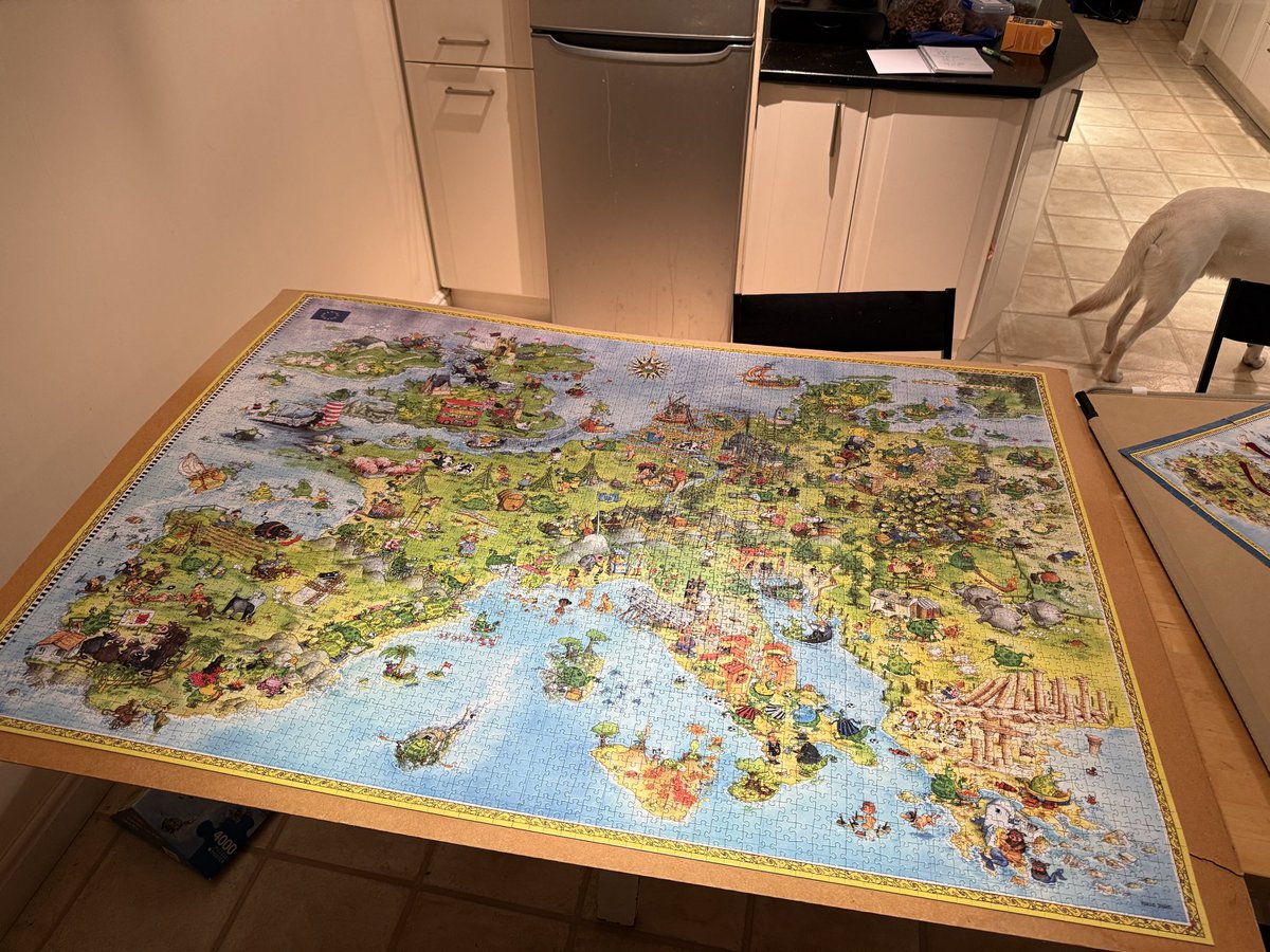 hmcami's tweet photo. @PickliciousF Finished the 4000 piece one, shall I send you this one to do with mummy while she is getting better! https://t.co/jyYVi47Cmc
