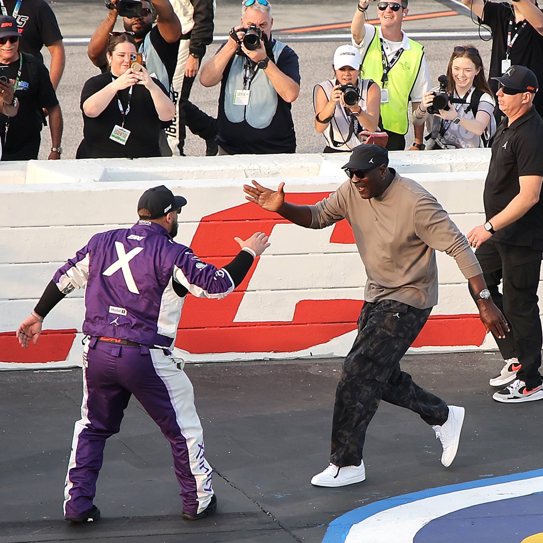 GridNetworkTV's tweet image. Time for #PICKaWinner! Comment with who will win:
#F1 #JapaneseGP
#INDYCAR #INDYBHM 
#MotoGP Sprint &amp;amp; #USGP
#NASCAR  #CookOut400