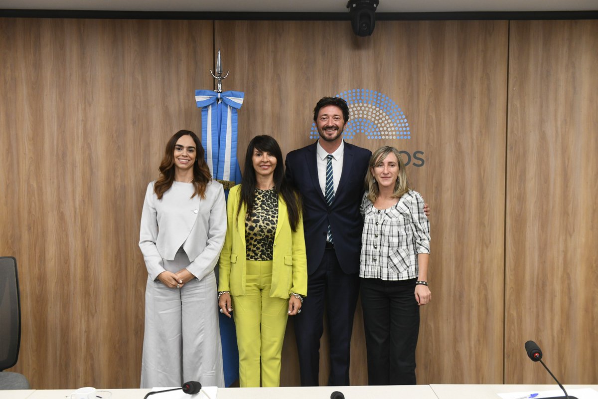 Mechi Llano tweet media
