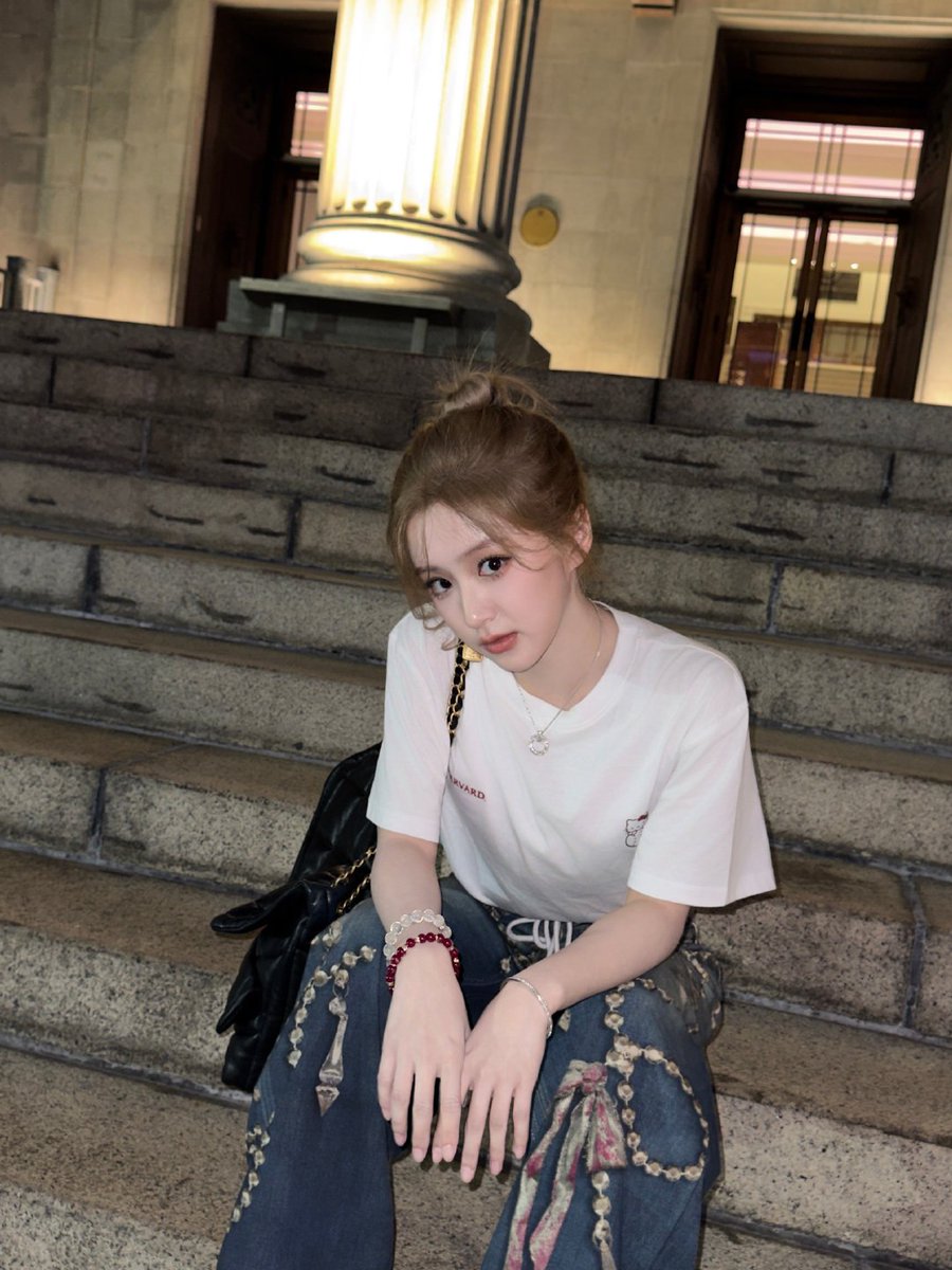 me sitting like i got deep thoughts going on but actually my brain just said “what if i eat something later” and that’s it… no further development.