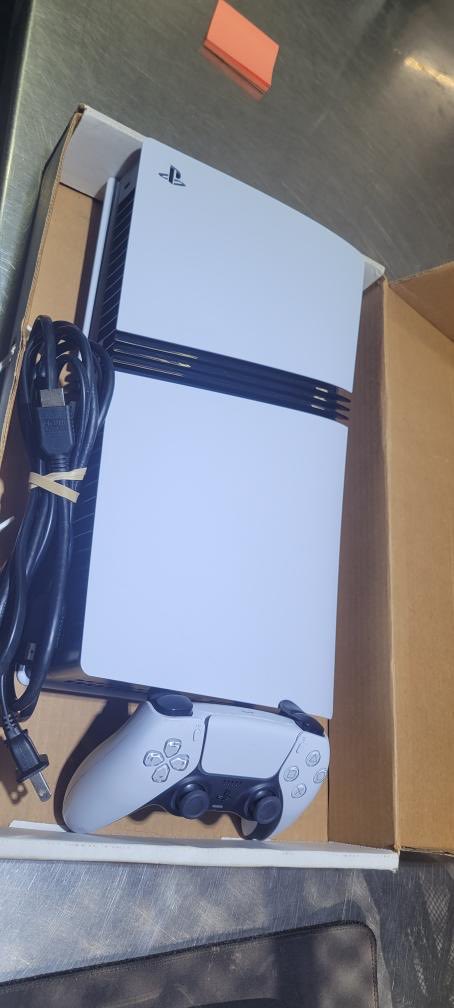 Meavina 🖥️⌨️🎮🖤💙❤️ tweet media