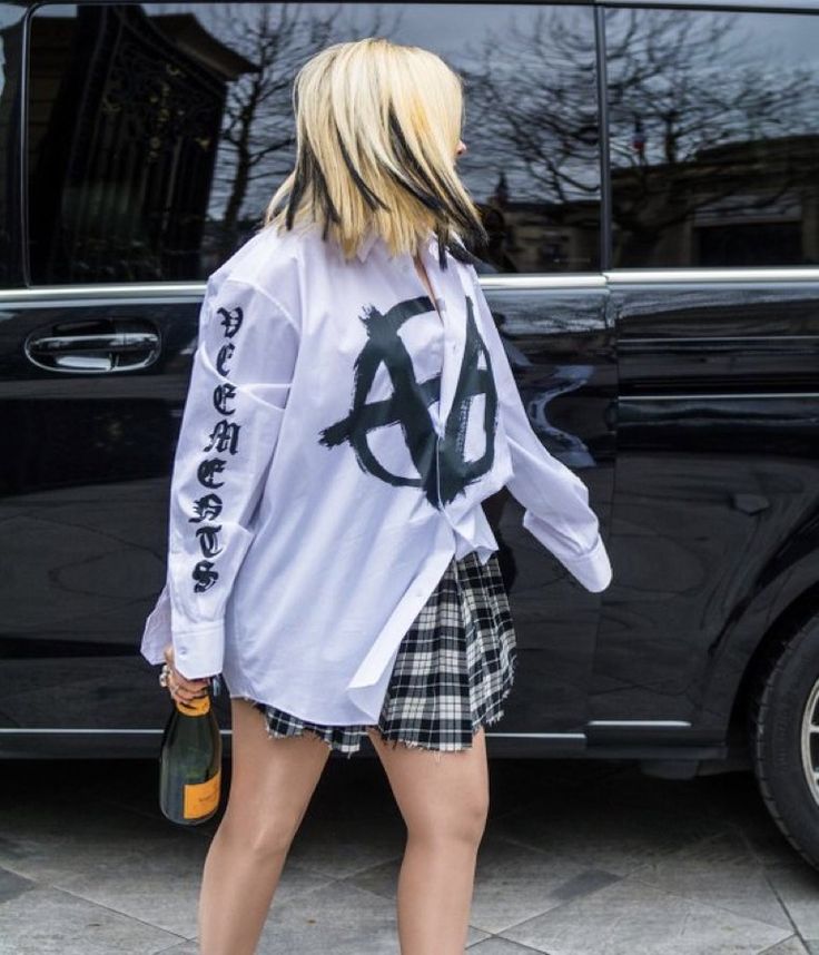 avril things tweet media